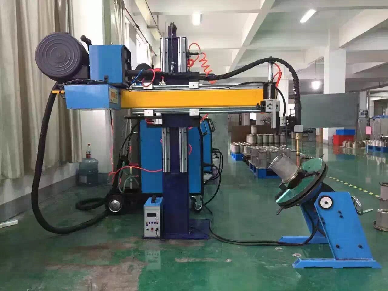 變位機與操作機組成焊接中心 變位機與操作機組成焊接中心